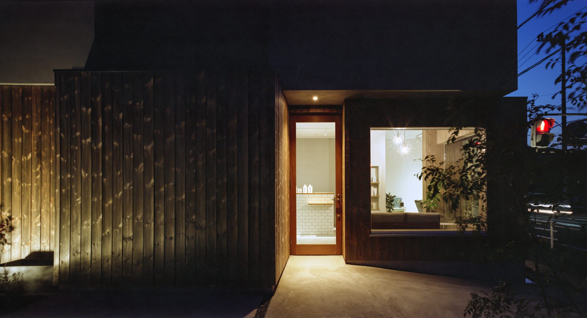 京都の舞鶴の美容室Terraceの入り口（夜景）