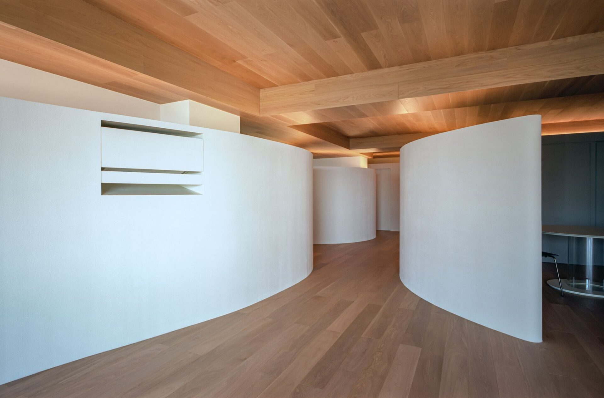 神戸六甲のマンションリノベーションのダイニングキッチン_曲面_間接照明