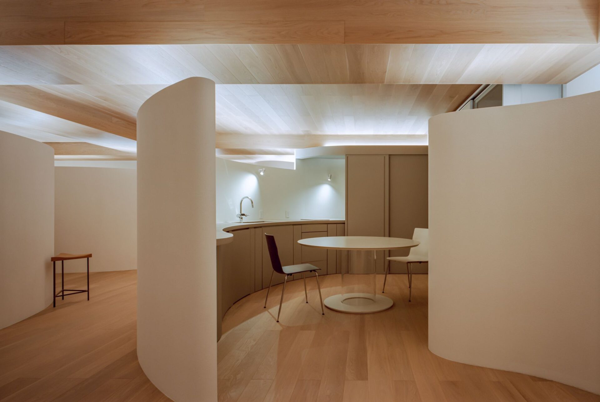 神戸六甲のマンションリノベーションのダイニングキッチン_曲面_間接照明