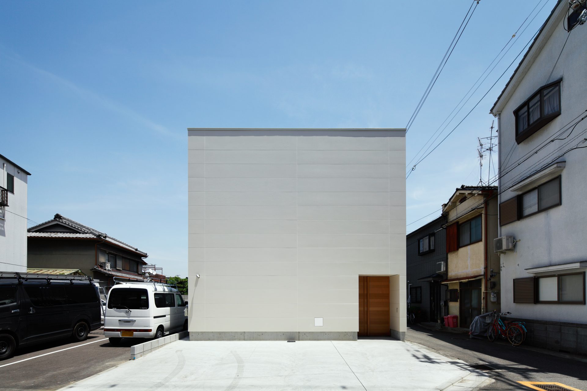大阪長瀬のバイクガレージハウス｜建築士の注文住宅の外観